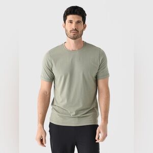 Vuori Mens Strato Tech Tee Size L